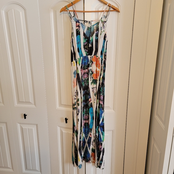 Isla by Talulah floral maxi dress - Picture 2 of 7